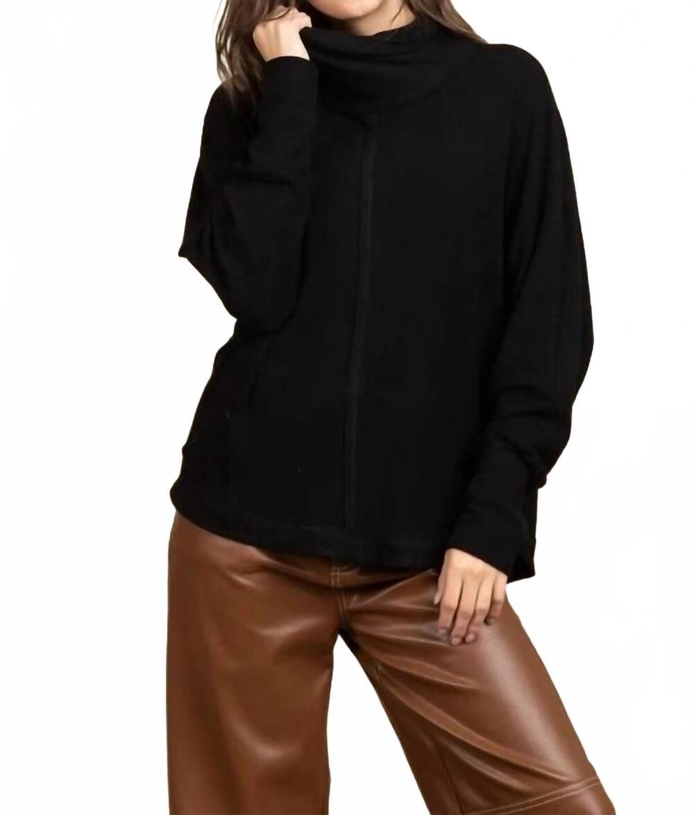 NEW VERY G mock neck tunic top in black